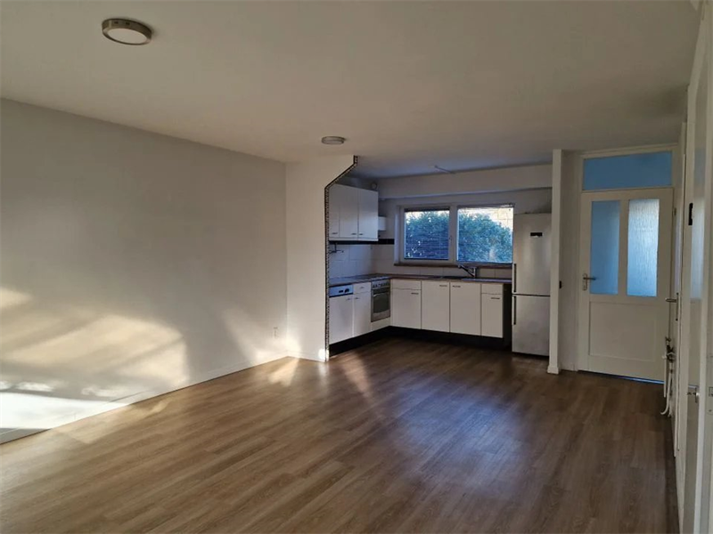 Image 4 of 6