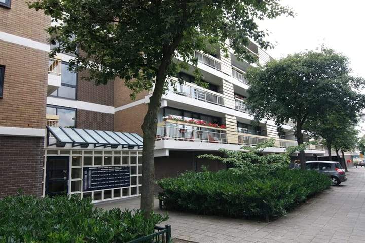 Bild 1 von 9