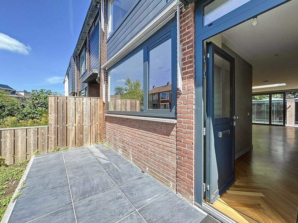 Image 2 of 29