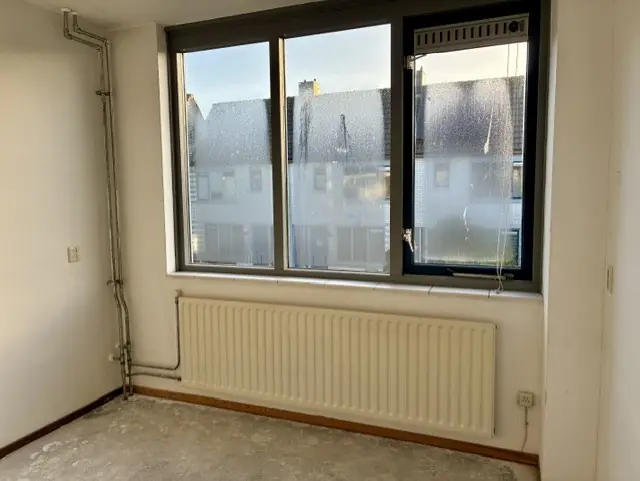 Image 14 of 27