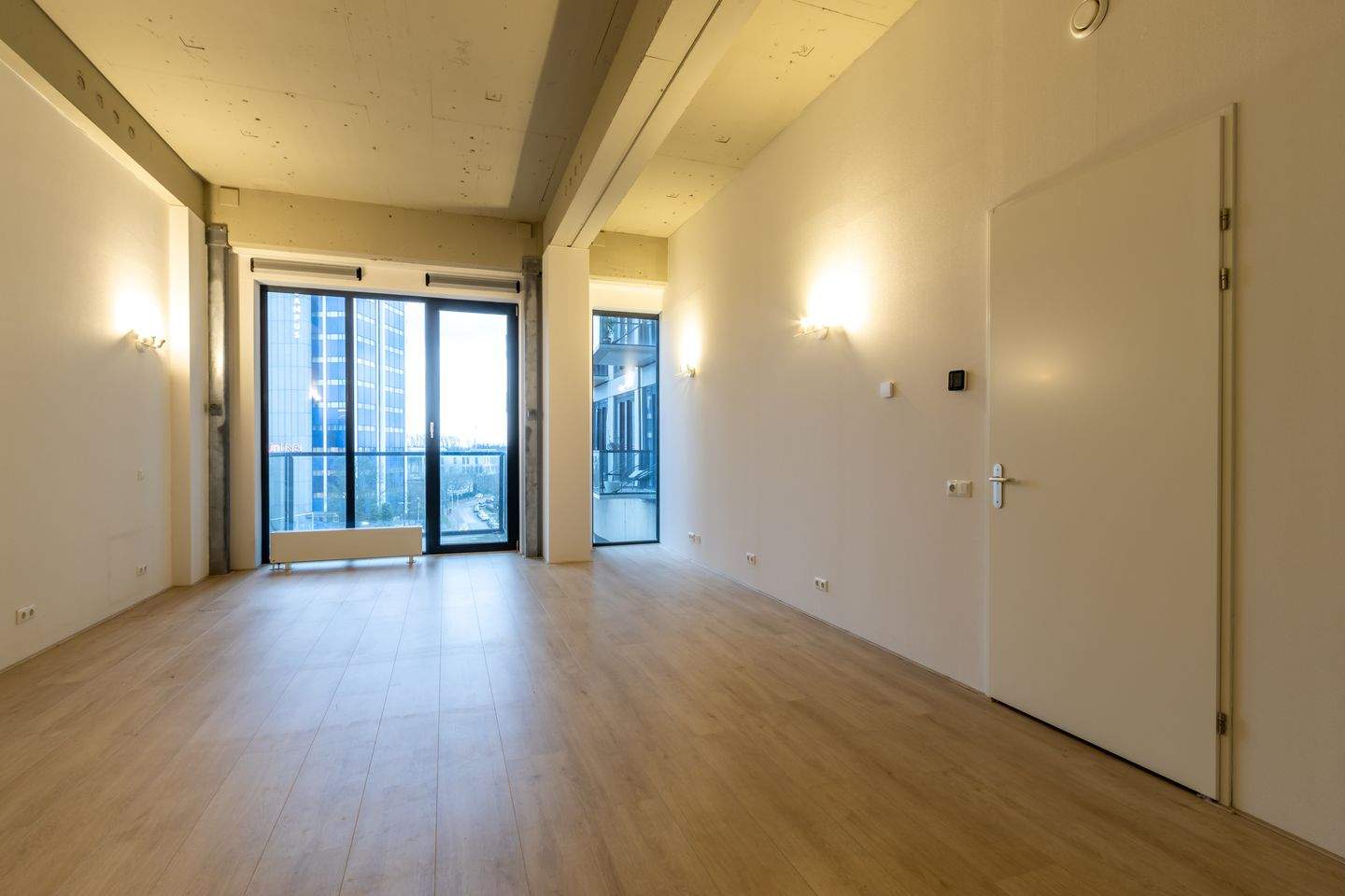 Image 4 of 6