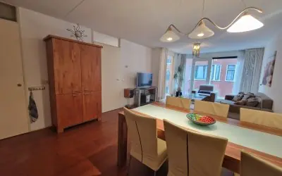 Image 4 of 8