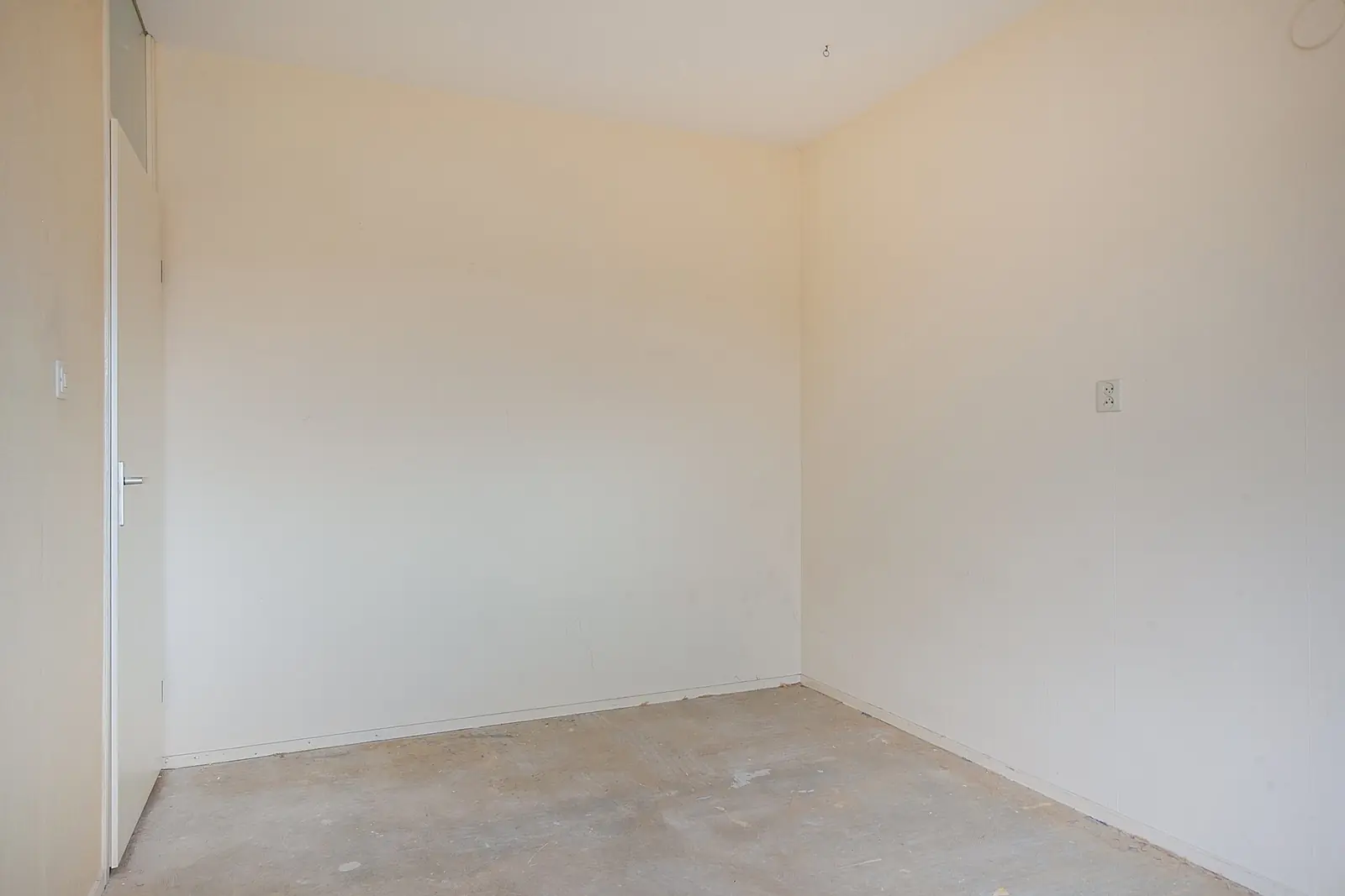 Image 4 of 25