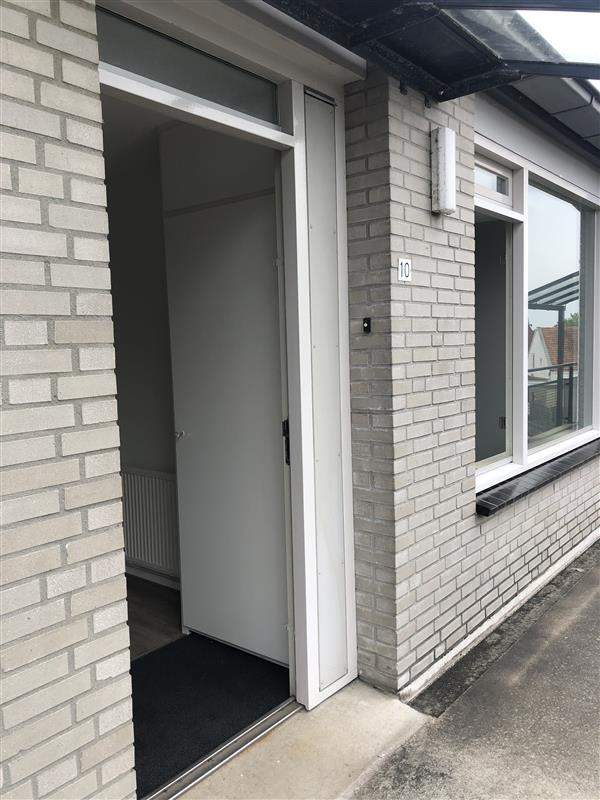 Image 4 of 27