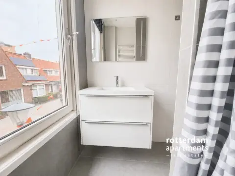 Apartamento semi-amueblado de 4 dormitorios Valeriusstraat, Vlaardingen - En alquiler
