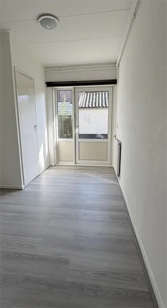 Image 6 of 6