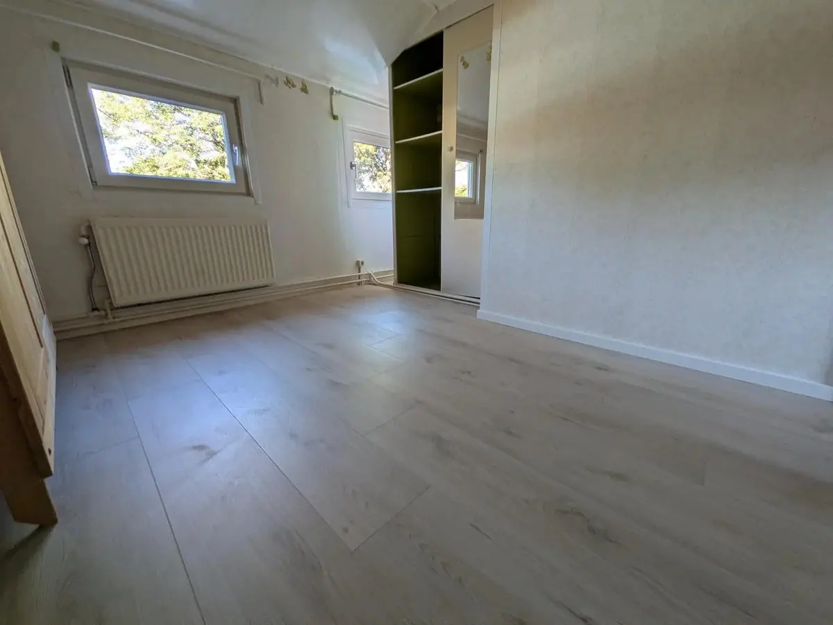 Image 7 of 9
