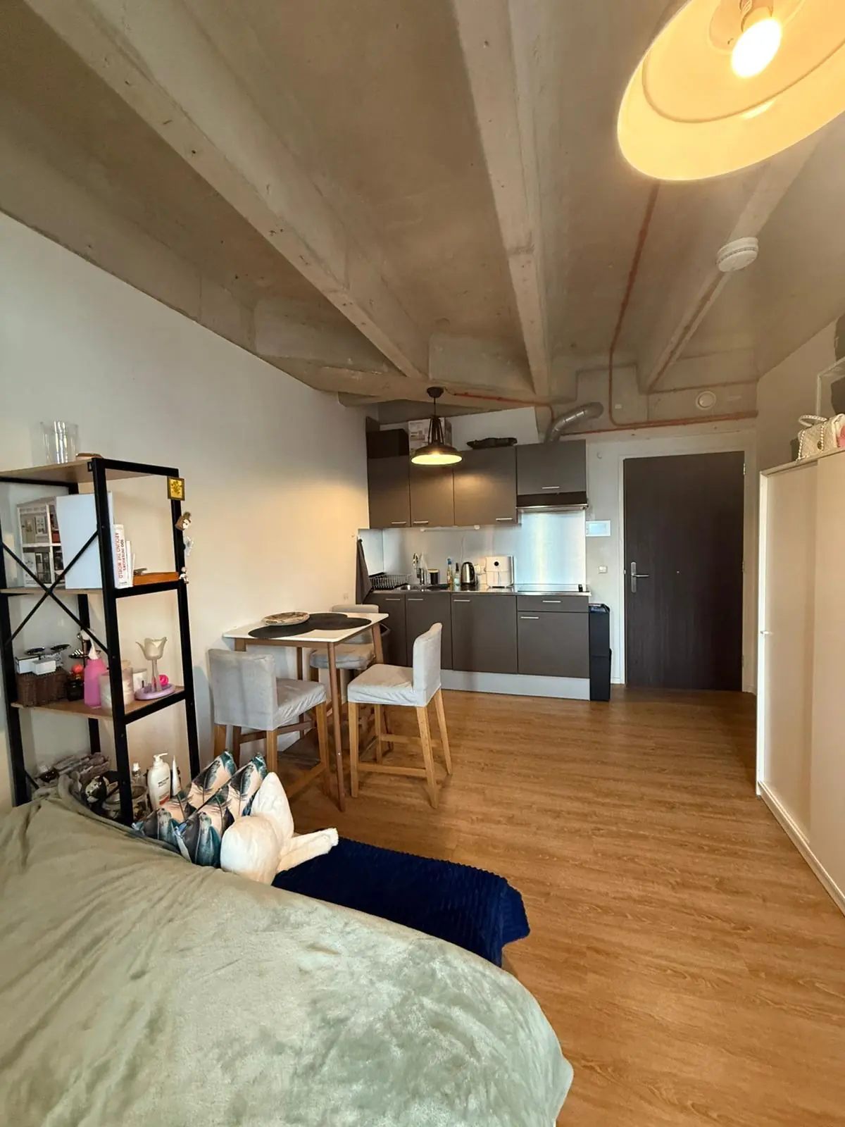 Image 4 of 6