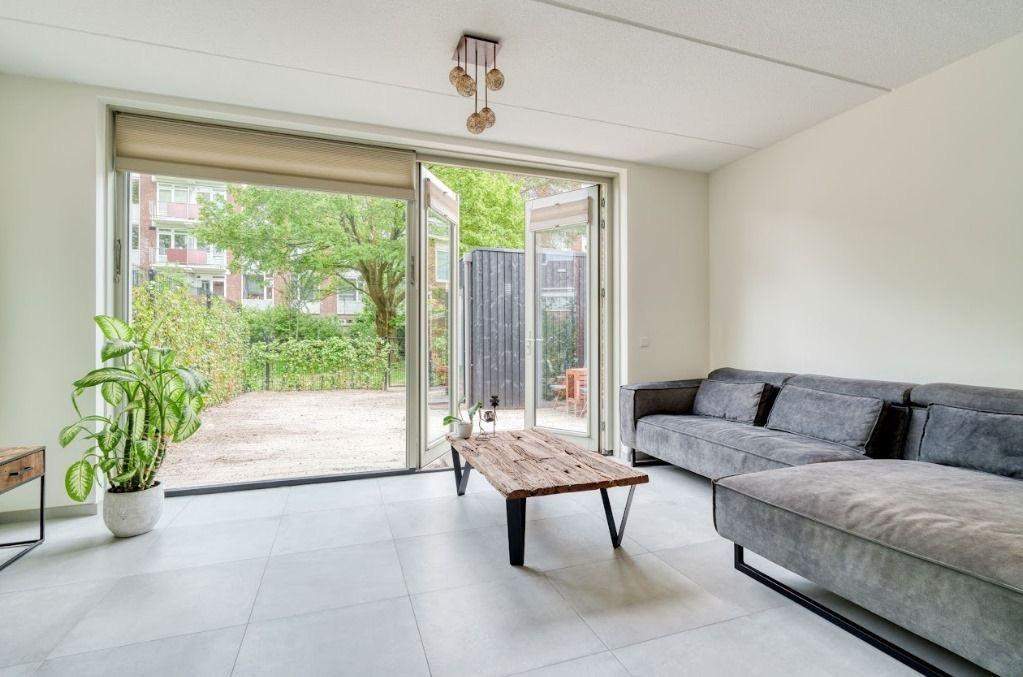 Image 3 of 10