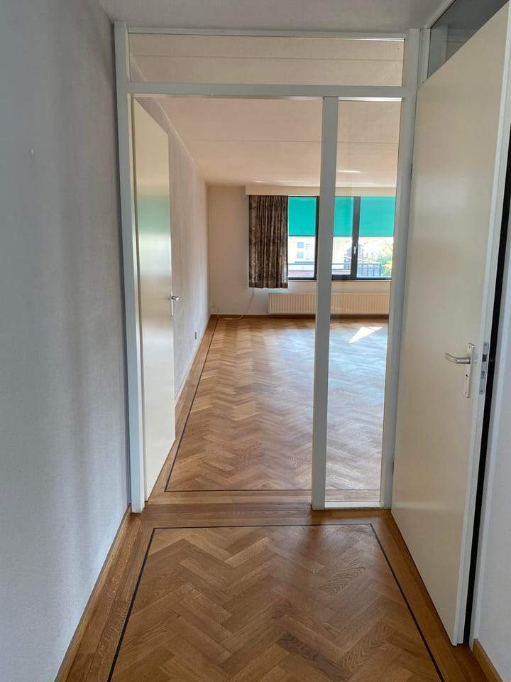 Image 2 of 18
