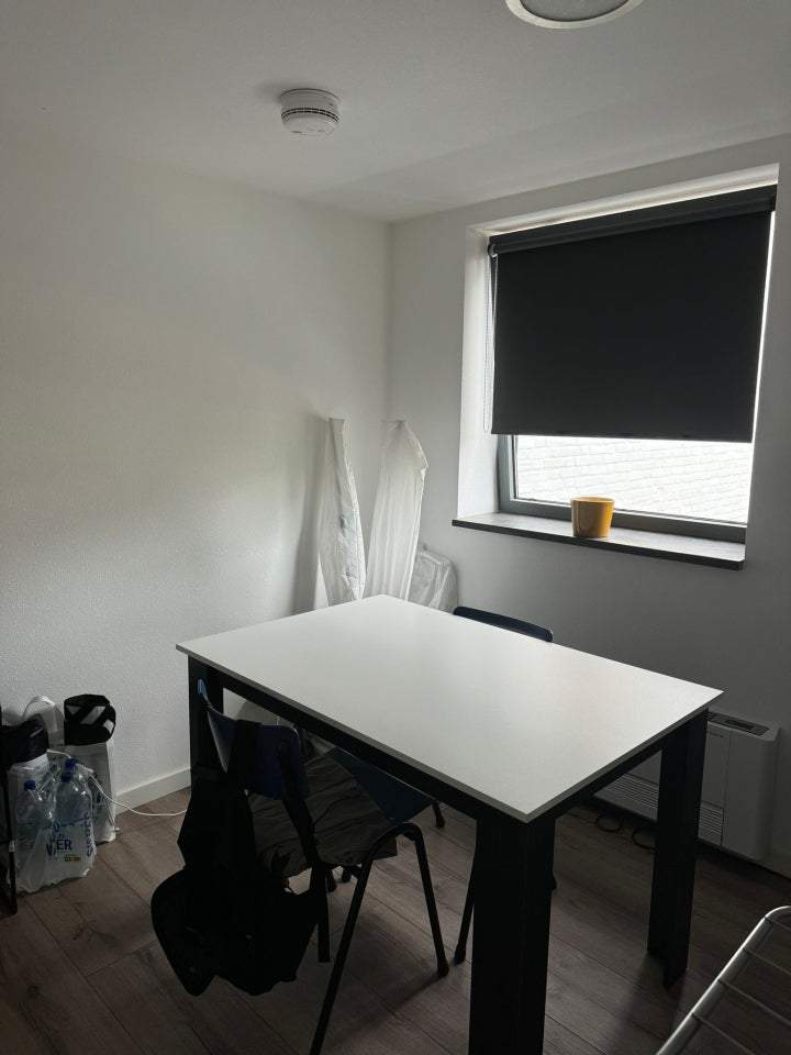 Image 3 of 7