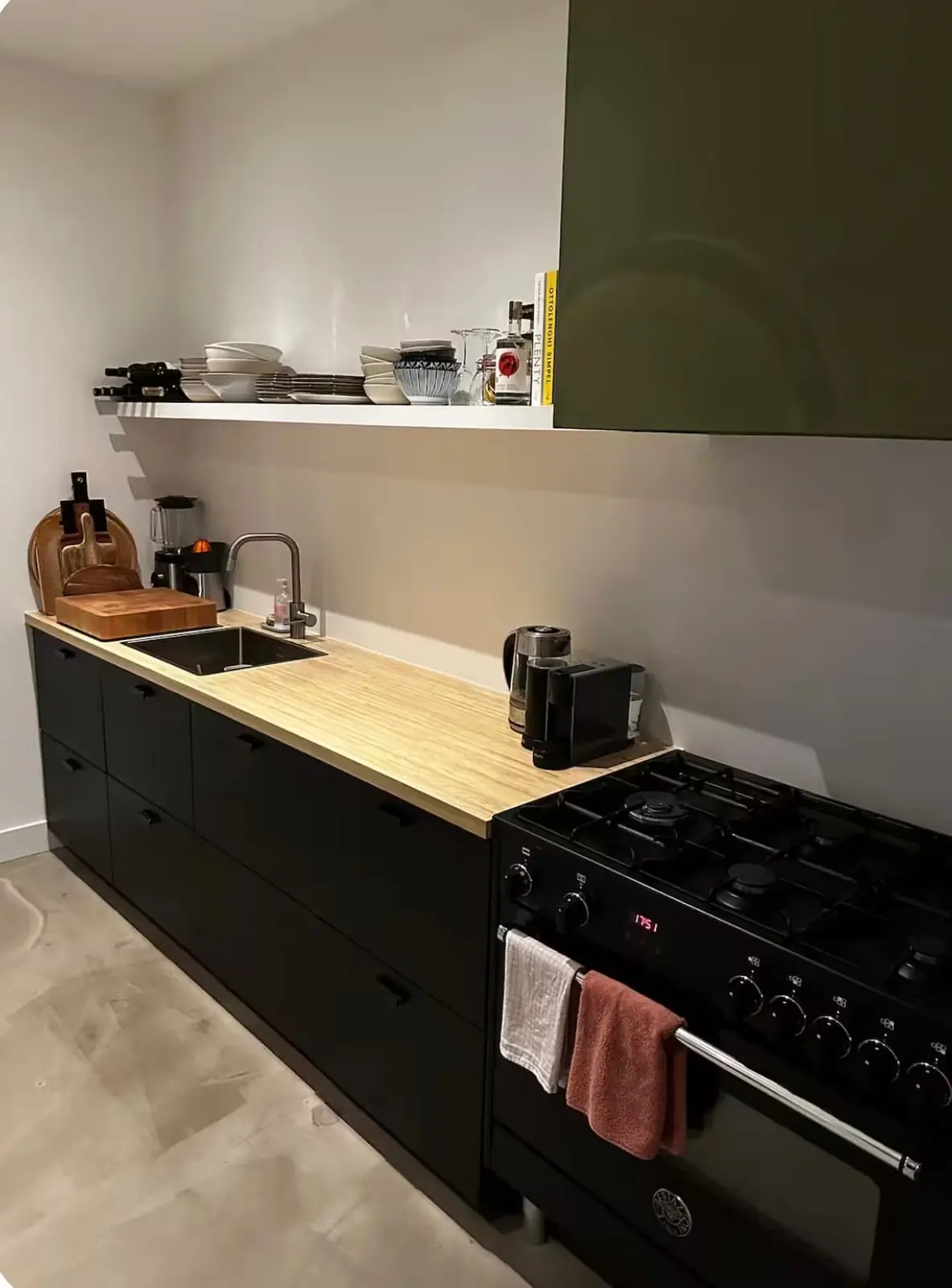 Image 4 of 10