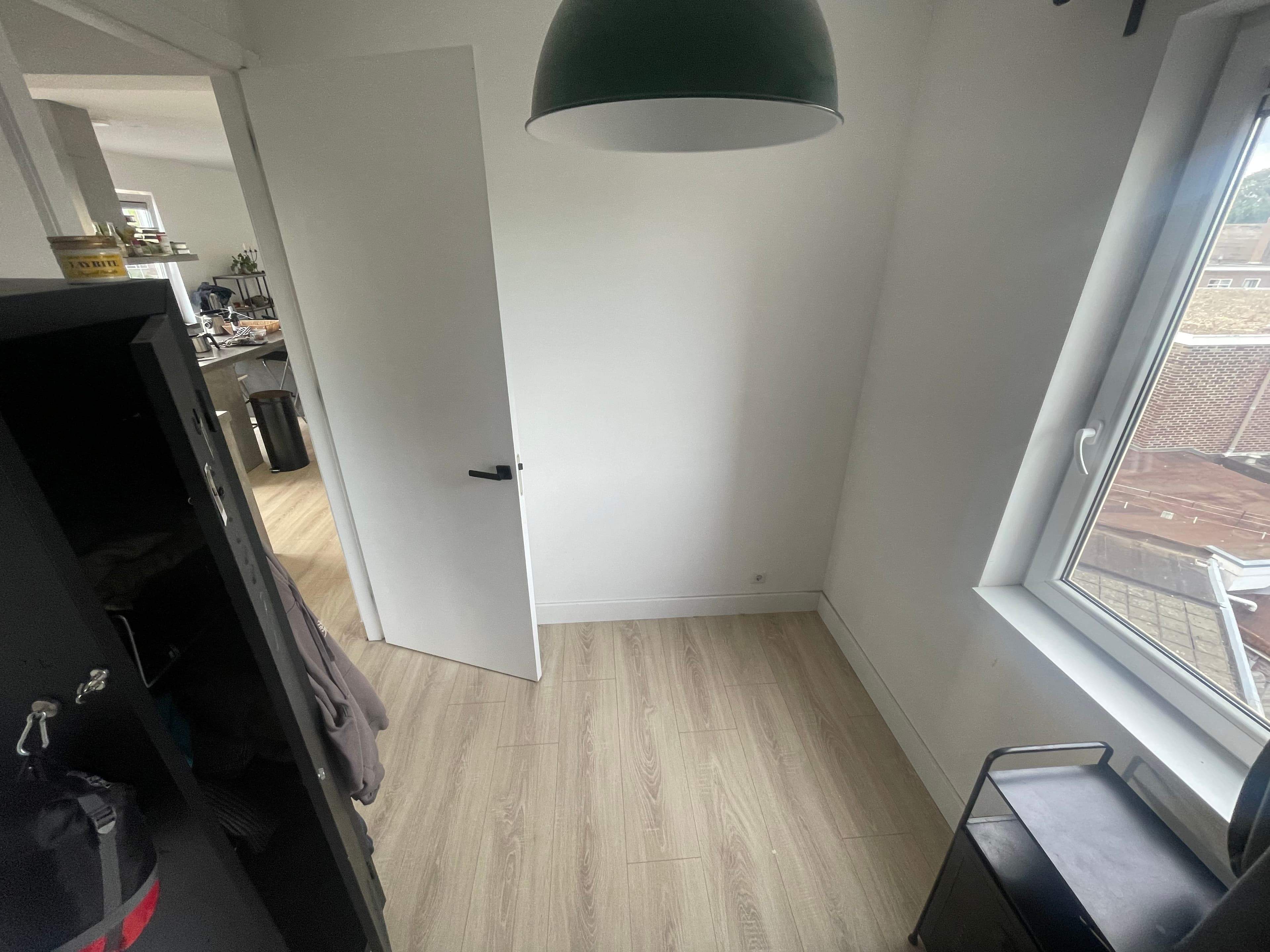 Image 4 of 6