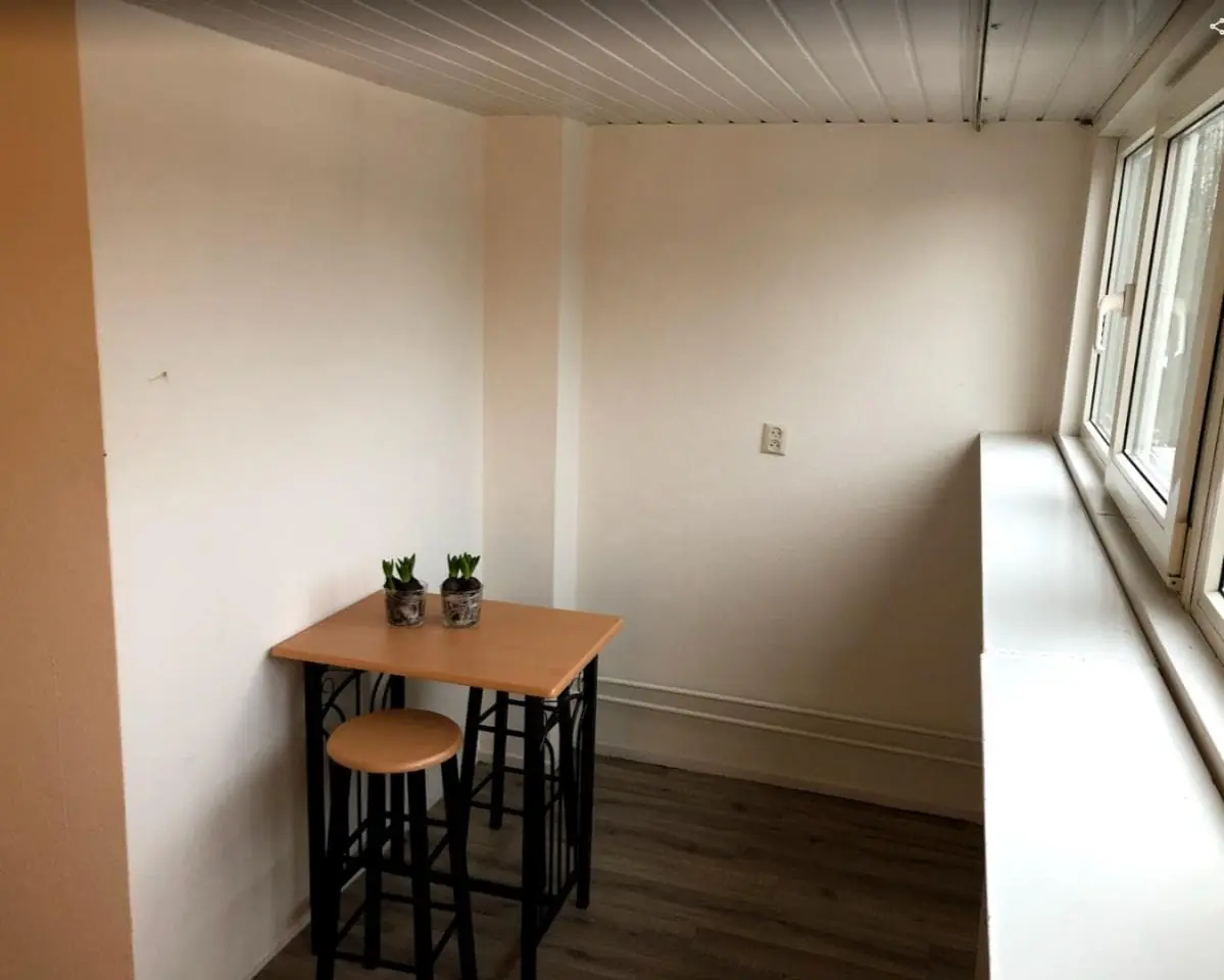 Image 4 of 9