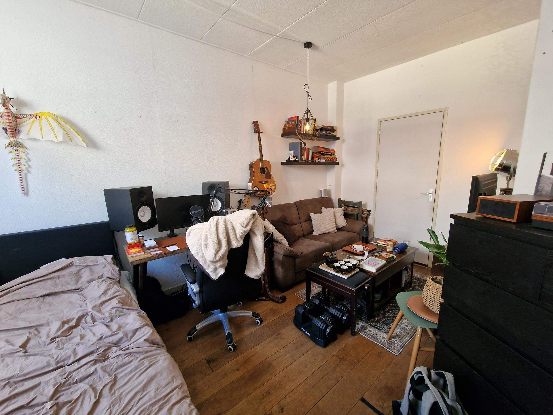 Image 2 of 7