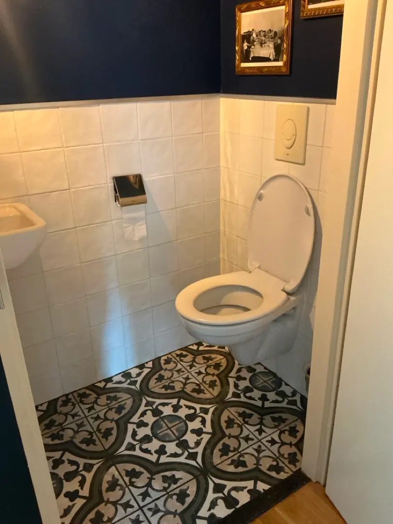 Image 4 of 10