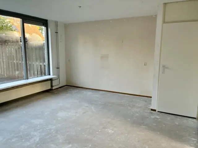 Image 4 of 27