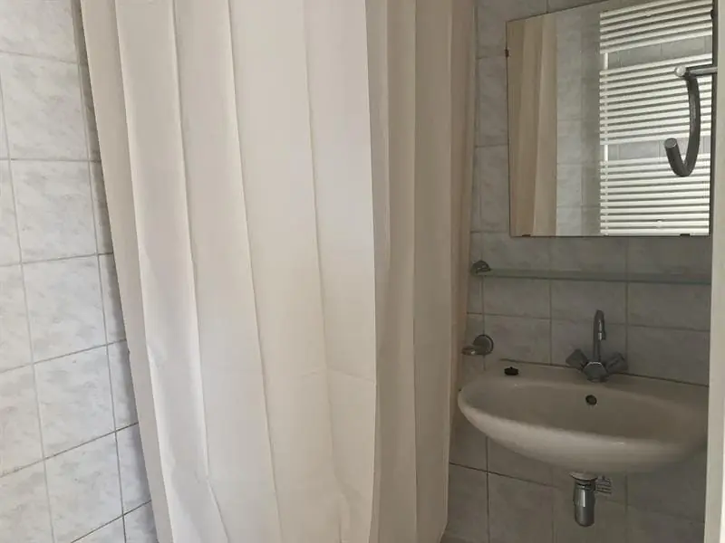 Image 4 of 6