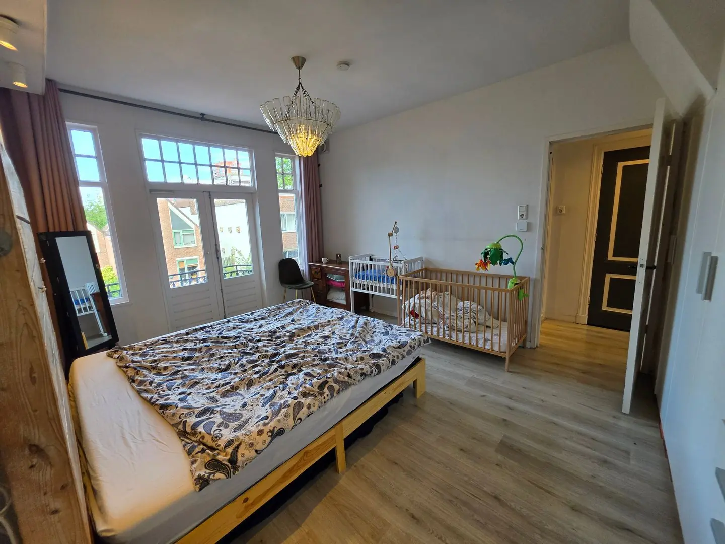 Image 25 of 28