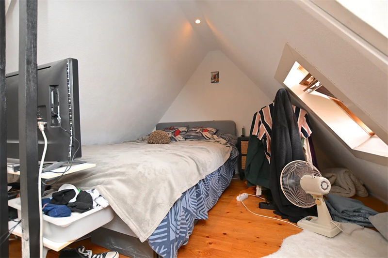 Bild 2 von 6