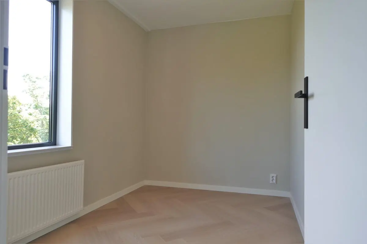 Image 19 of 28