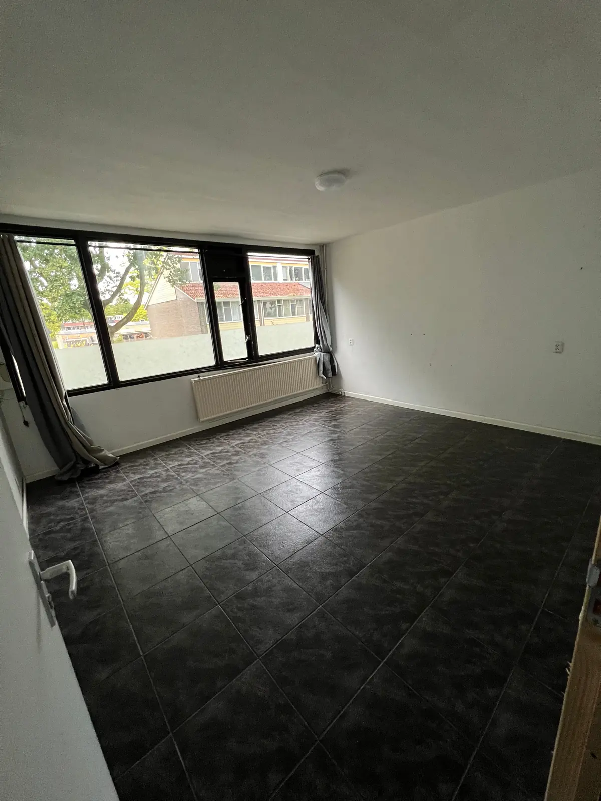 Image 2 of 8