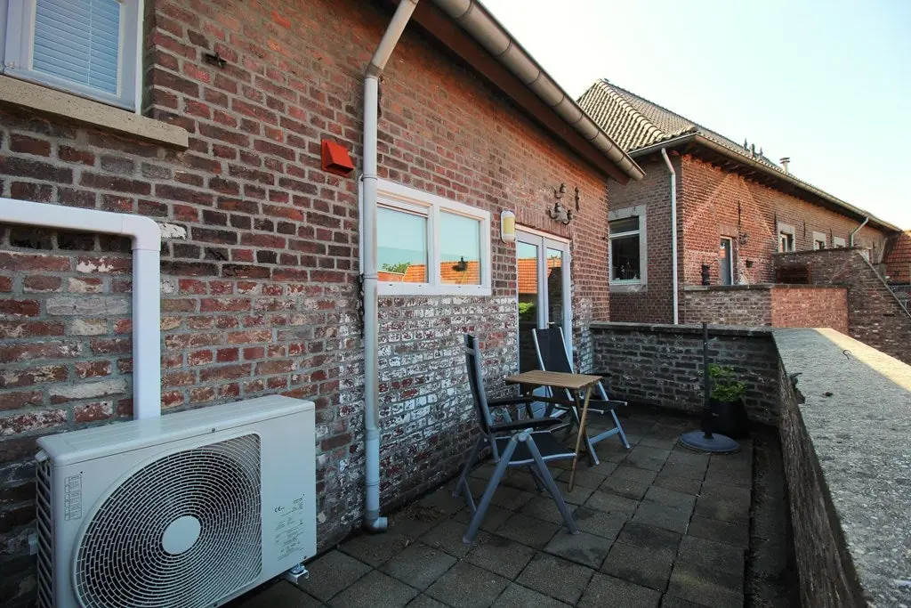 Image 16 of 28