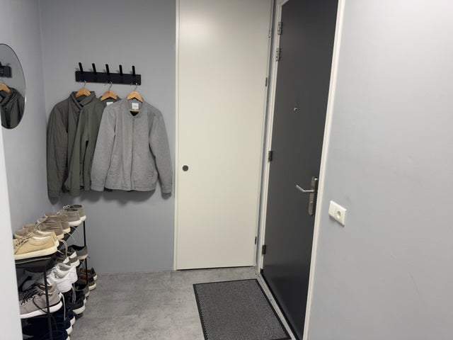 Image 2 of 7