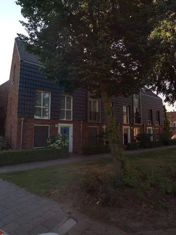 Casa familiar en Venkellaar 12-H, Veghel - En alquiler
