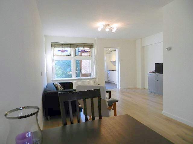 Image 3 of 28