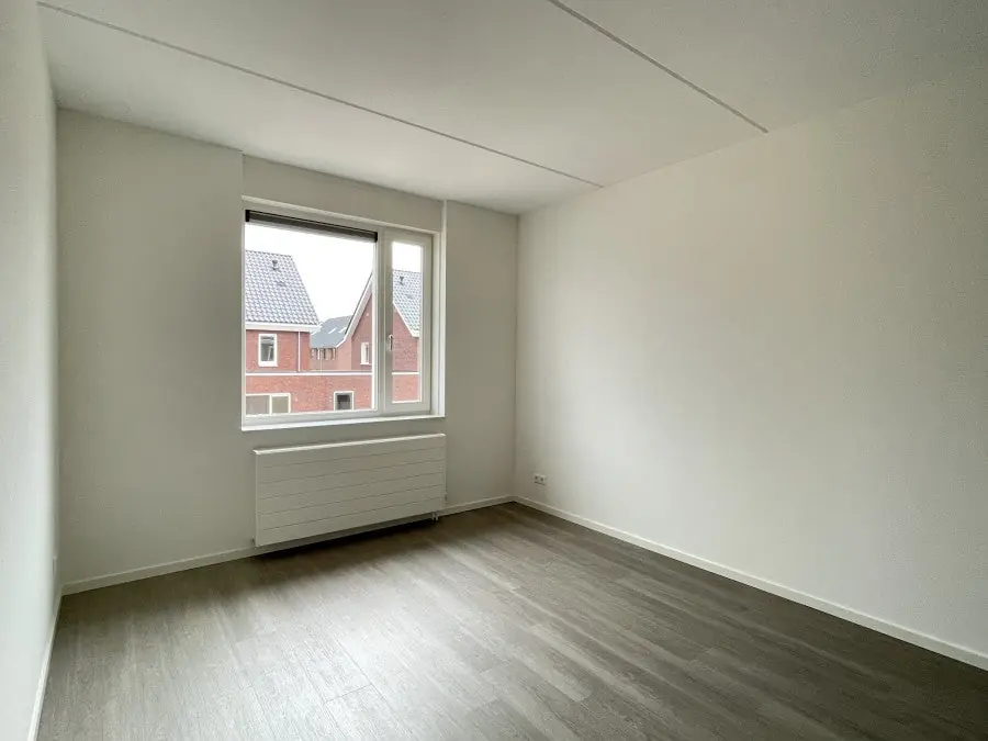 Image 11 of 15
