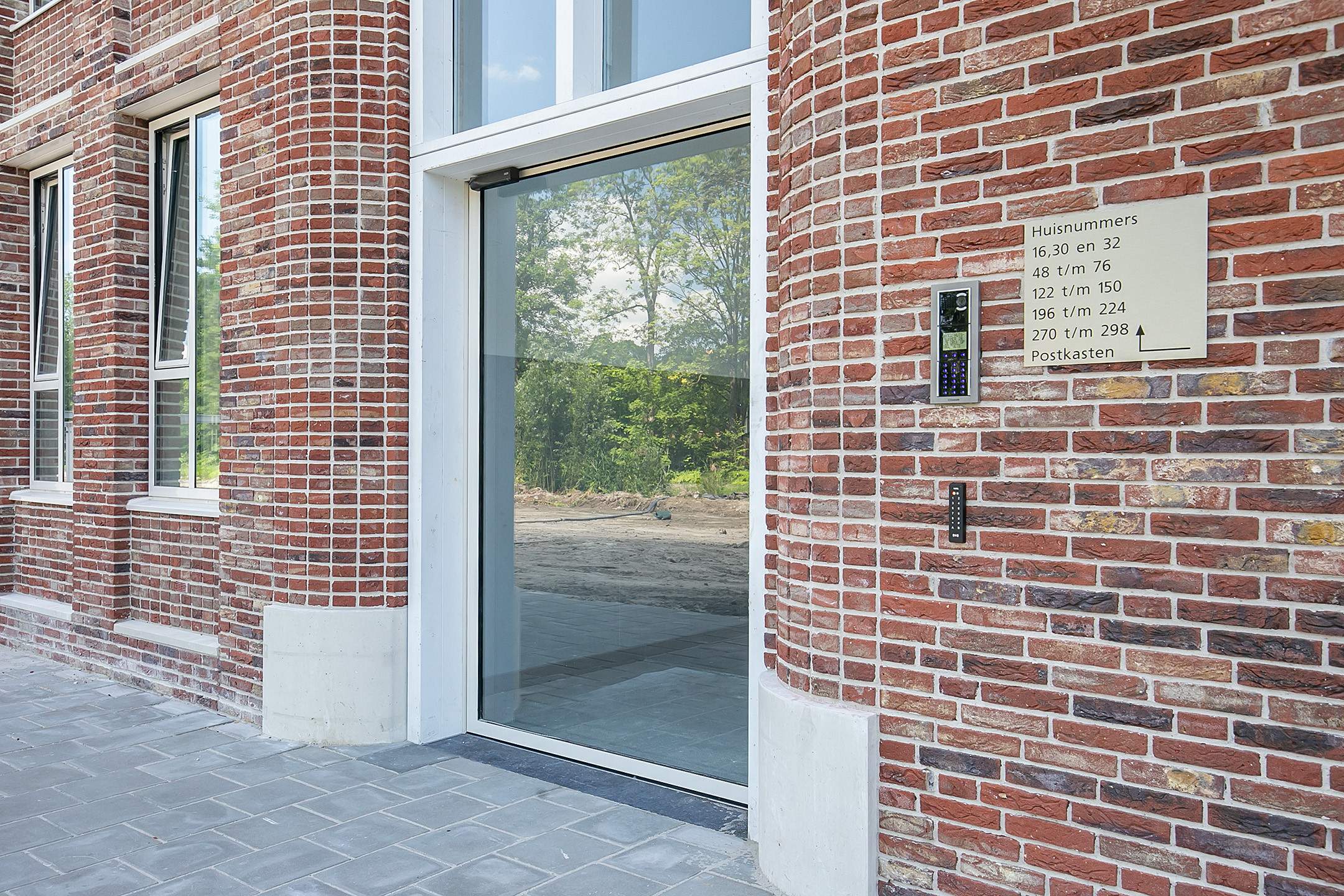 Afbeelding 2 van 28