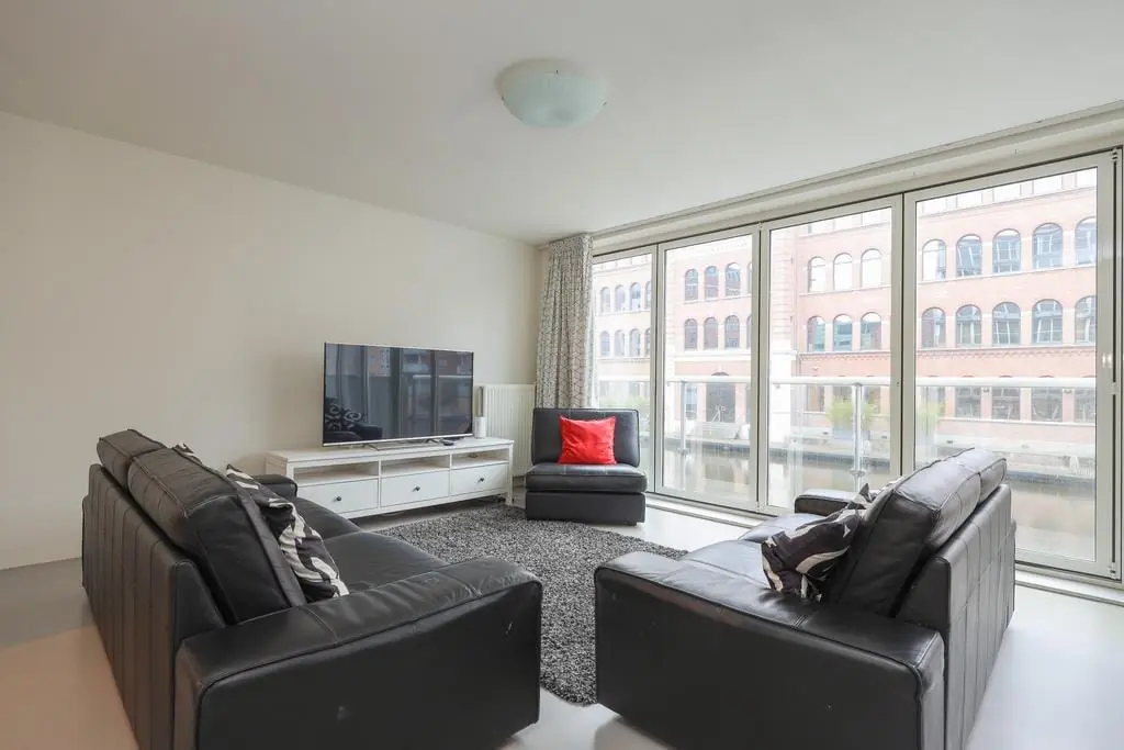 Gemeubileerd appartement aan het water, Valkenburgerstraat, Amsterdam