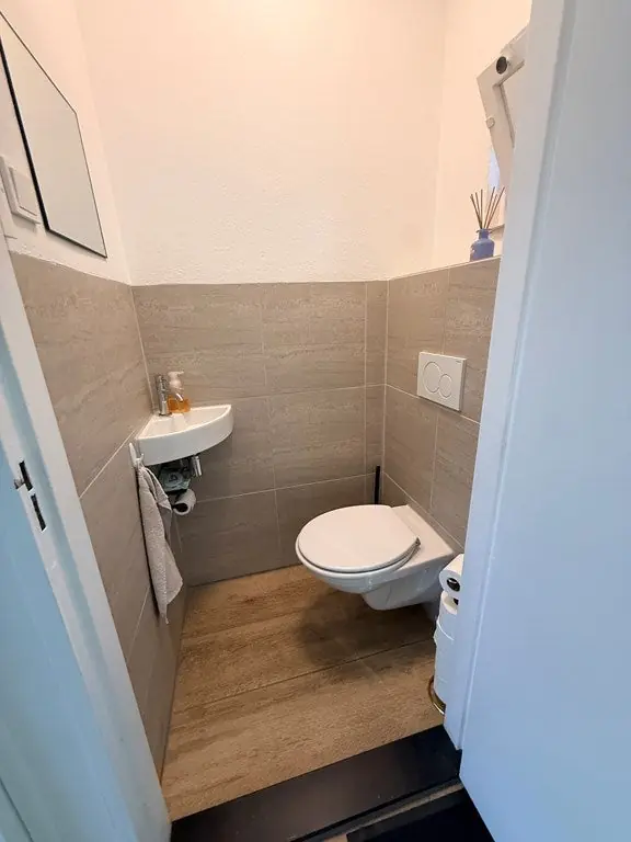 Image 3 of 23