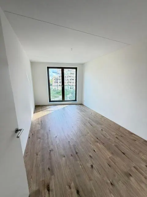 Image 6 of 10