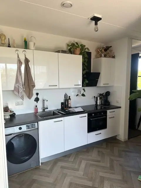 Image 3 of 5