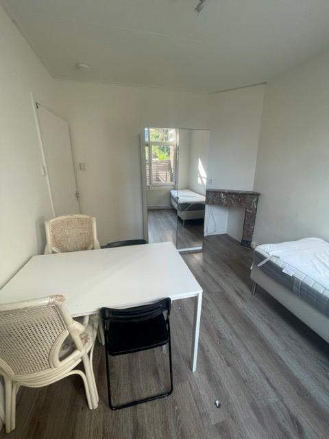 Image 2 of 6
