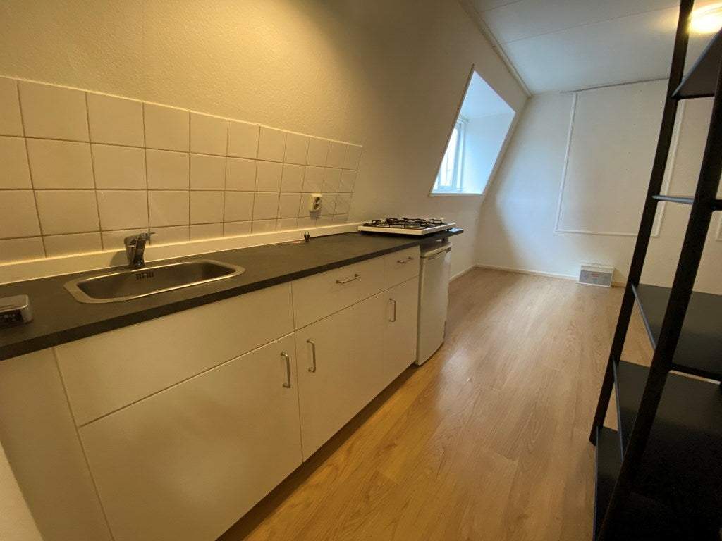 Image 2 of 10