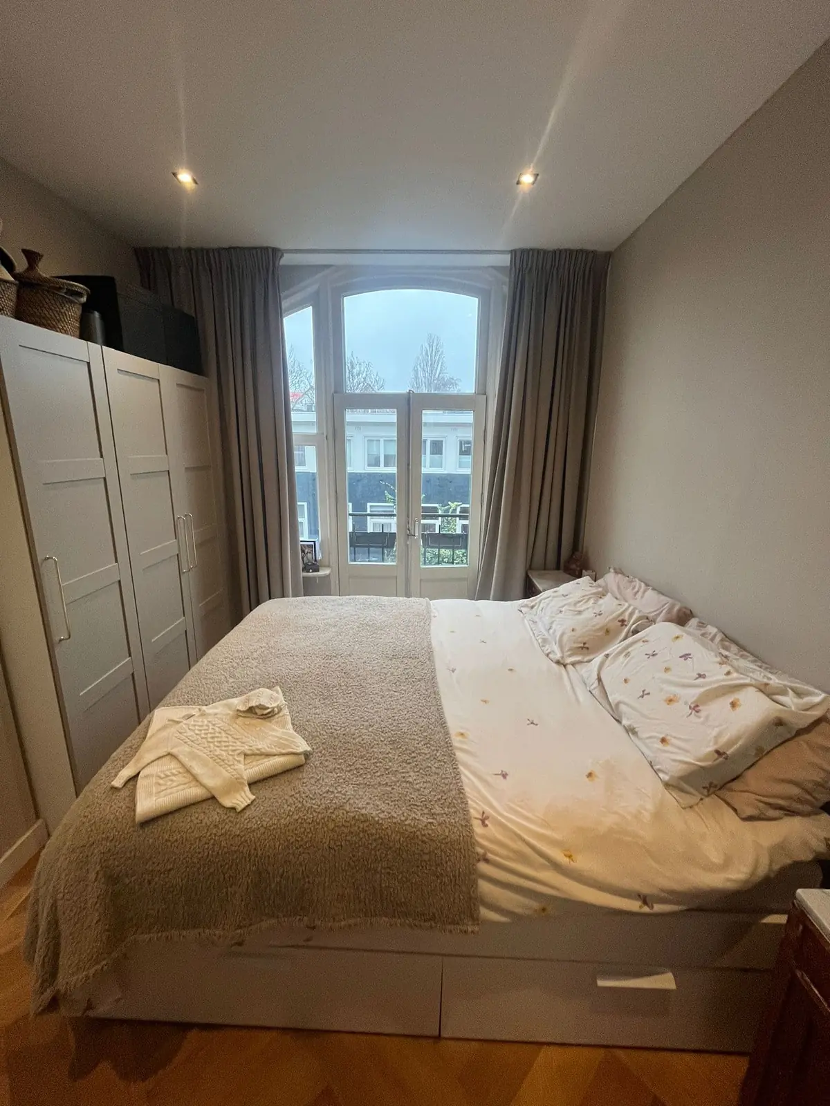 Image 4 of 10