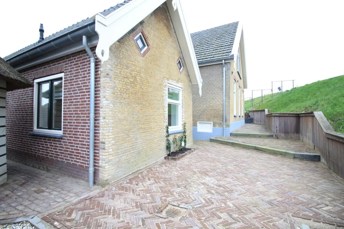 Image 33 of 40