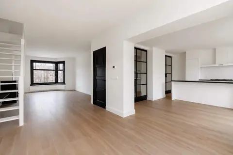 Four-Room Apartment Churchill-laan, Amsterdam - For Rent