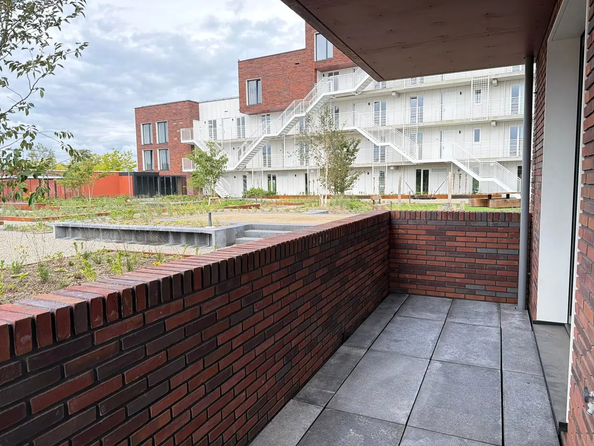 Image 7 of 23