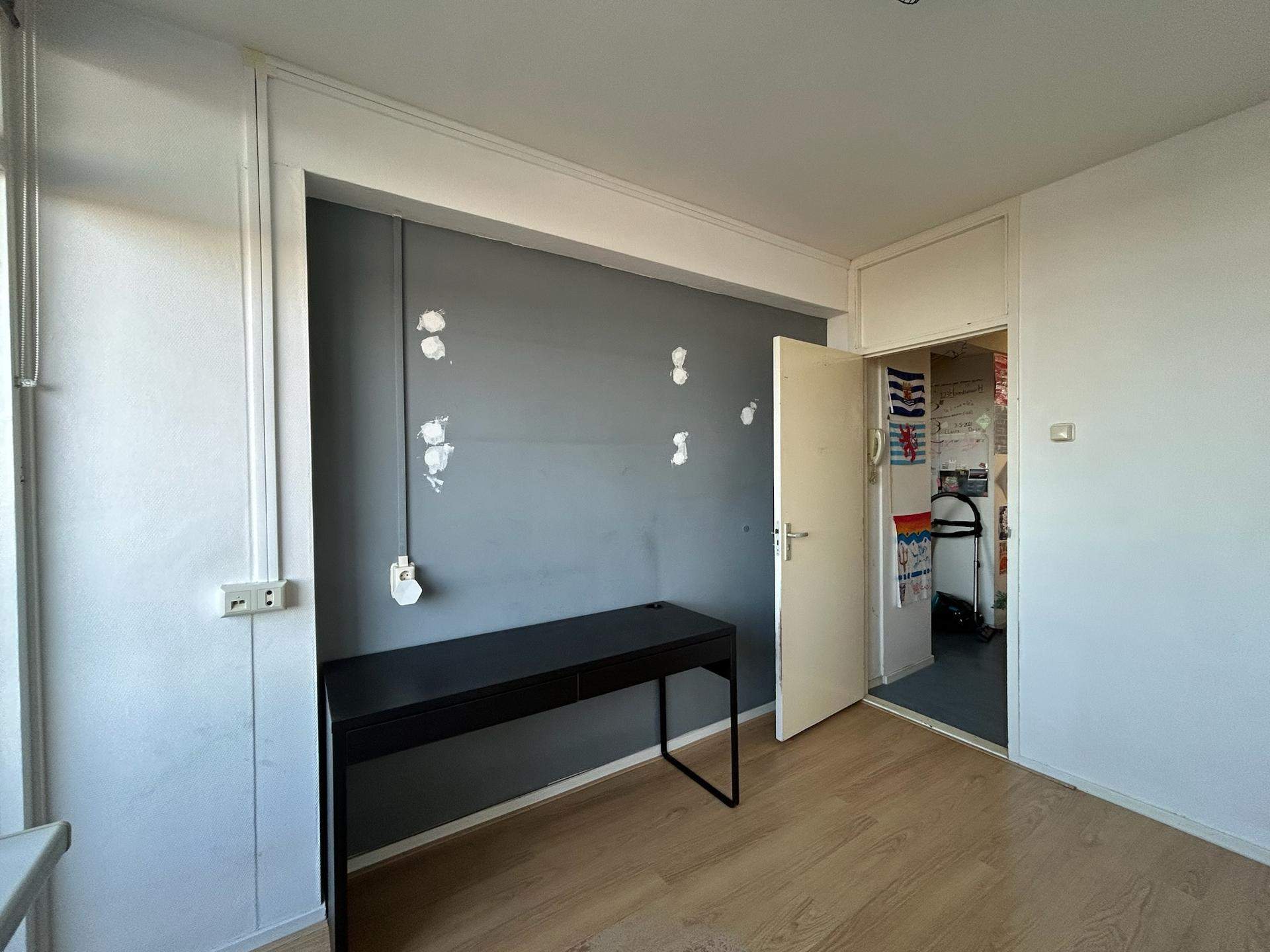 Image 2 of 10