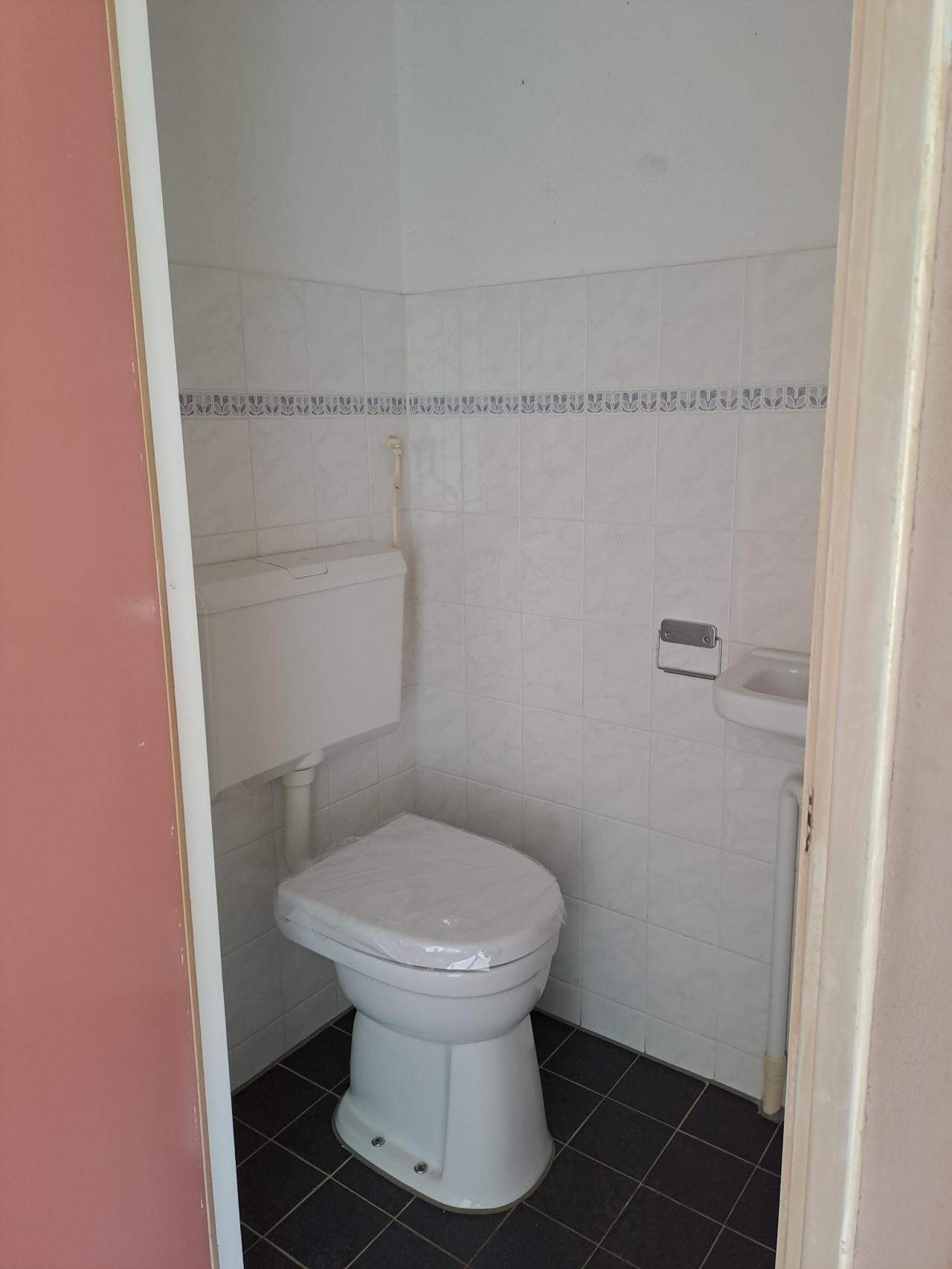 Image 3 of 9