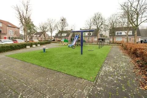 Casa familiar en Roemer Visscherstraat 32, Raamsdonksveer – En alquiler