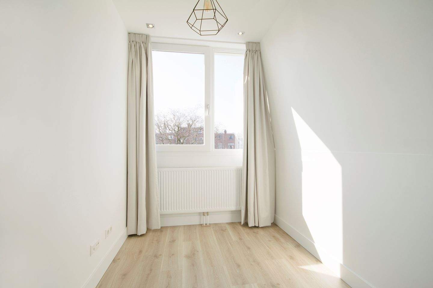 Image 19 of 30