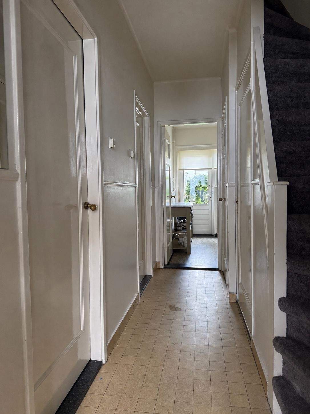 Image 3 of 28