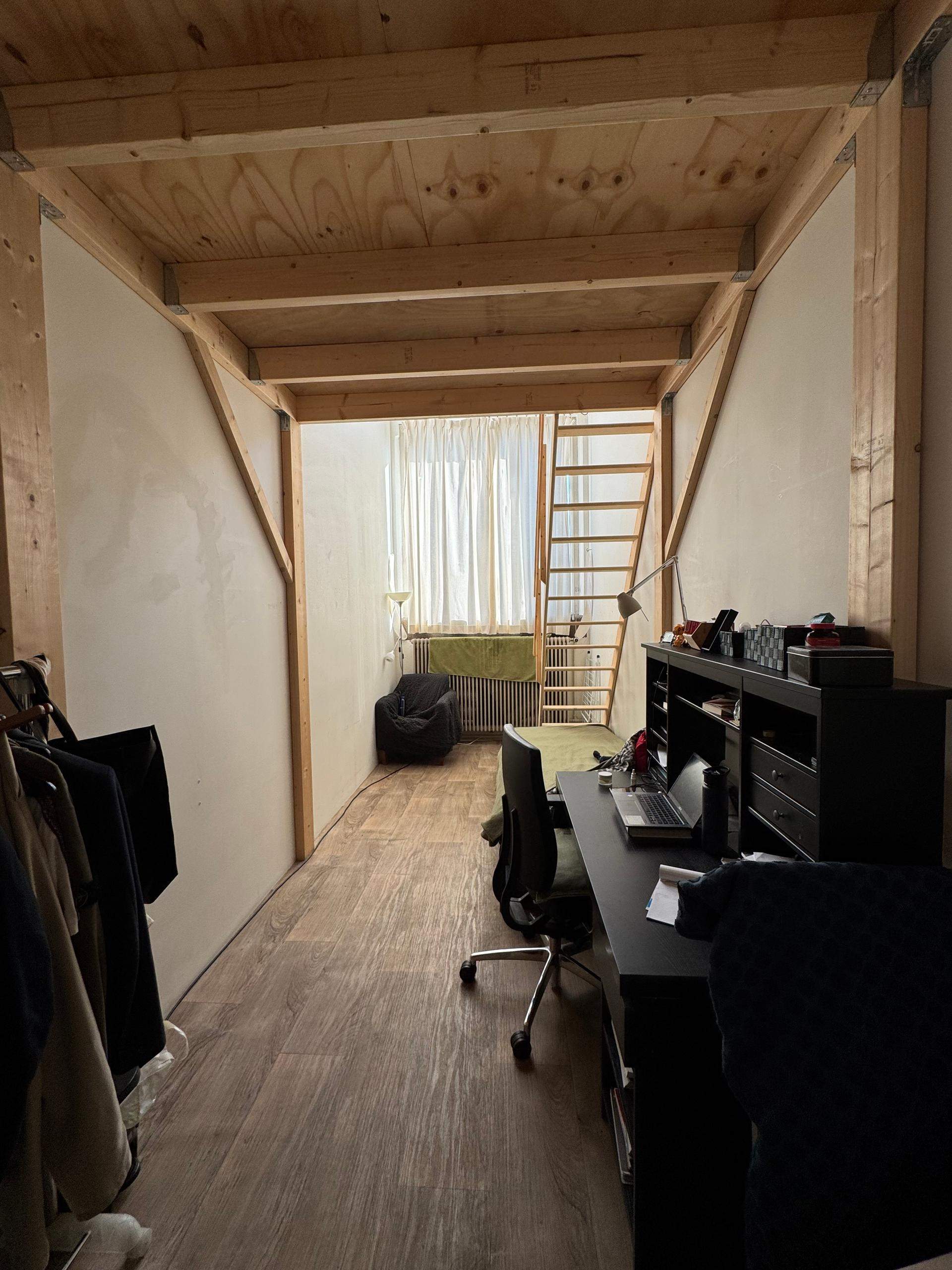 Image 2 of 6