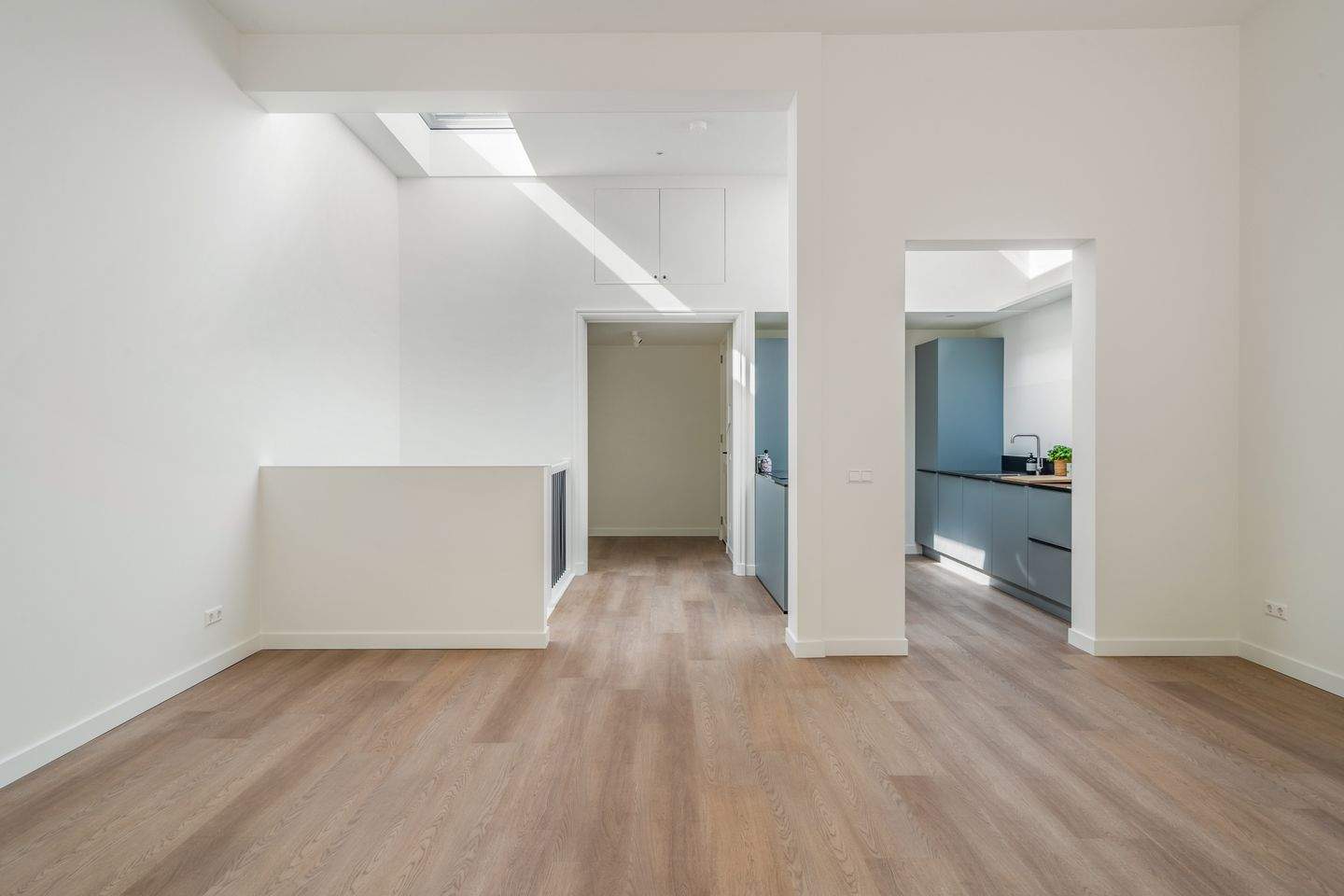 Image 10 of 28