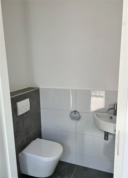 Image 4 of 7